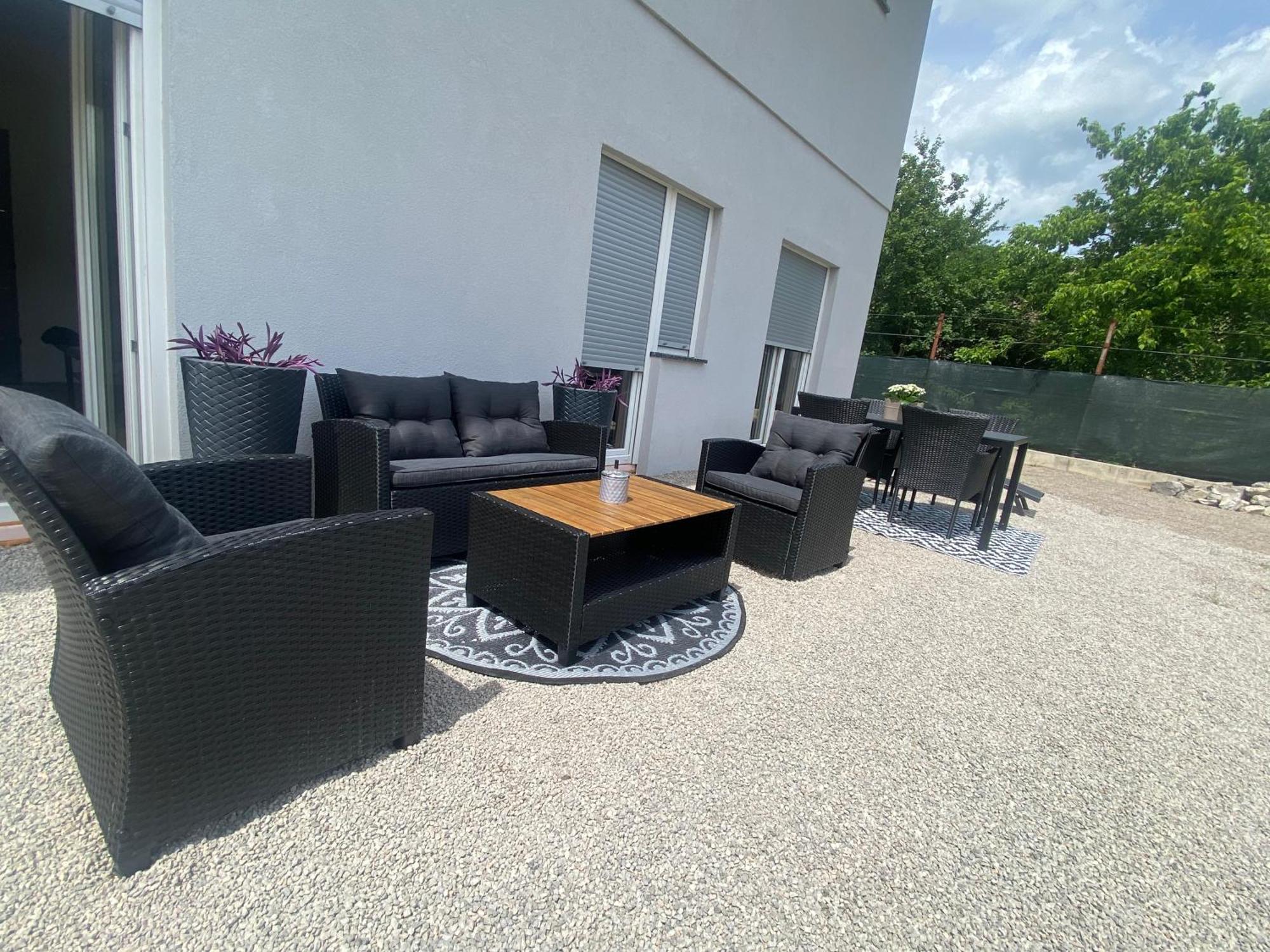 Apartman El Ogulin Exteriör bild